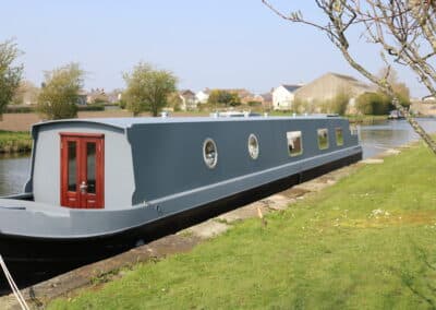 canalboat mirrored windows